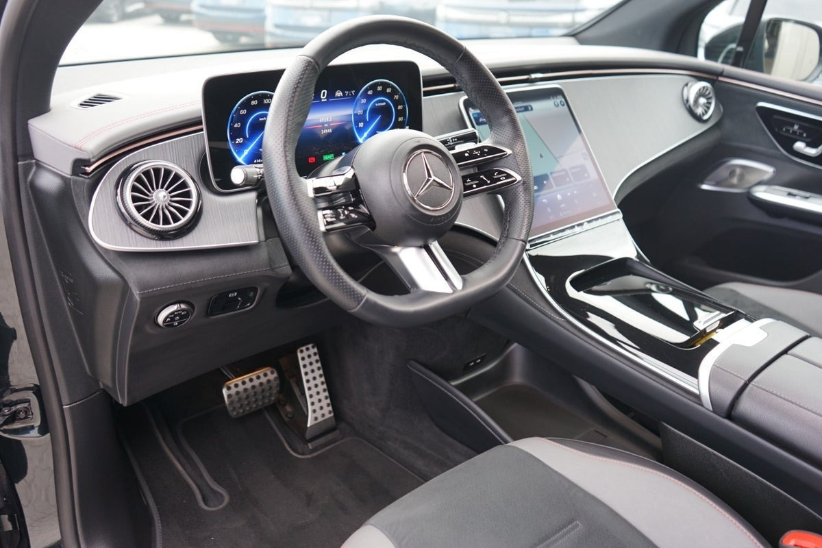 Grøn Mercedes EQE350 SUV fra 2025
