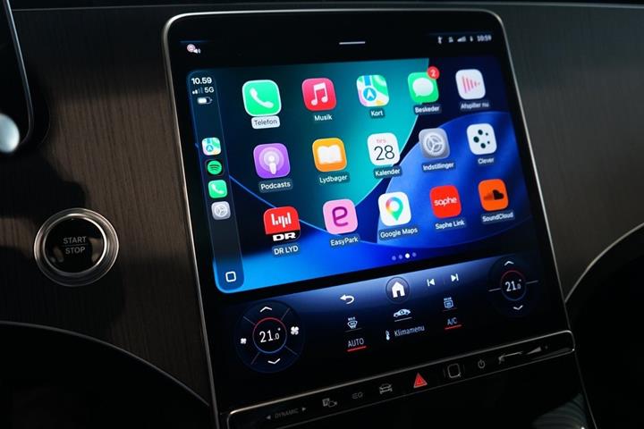 Grøn Mercedes EQE350 SUV fra 2025