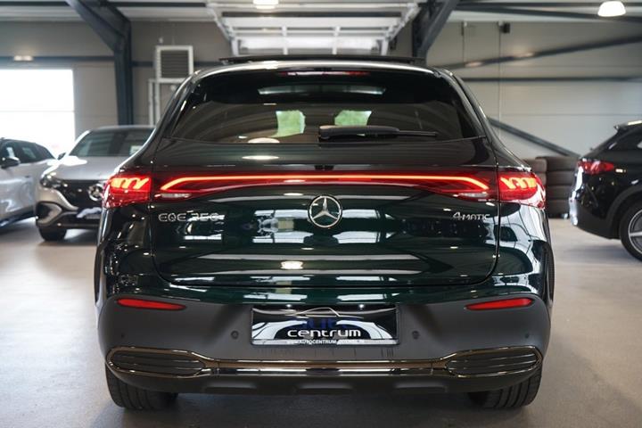 Grøn Mercedes EQE350 SUV fra 2025