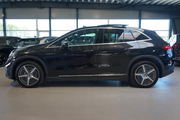 Sort Mercedes EQE350 SUV fra 2025