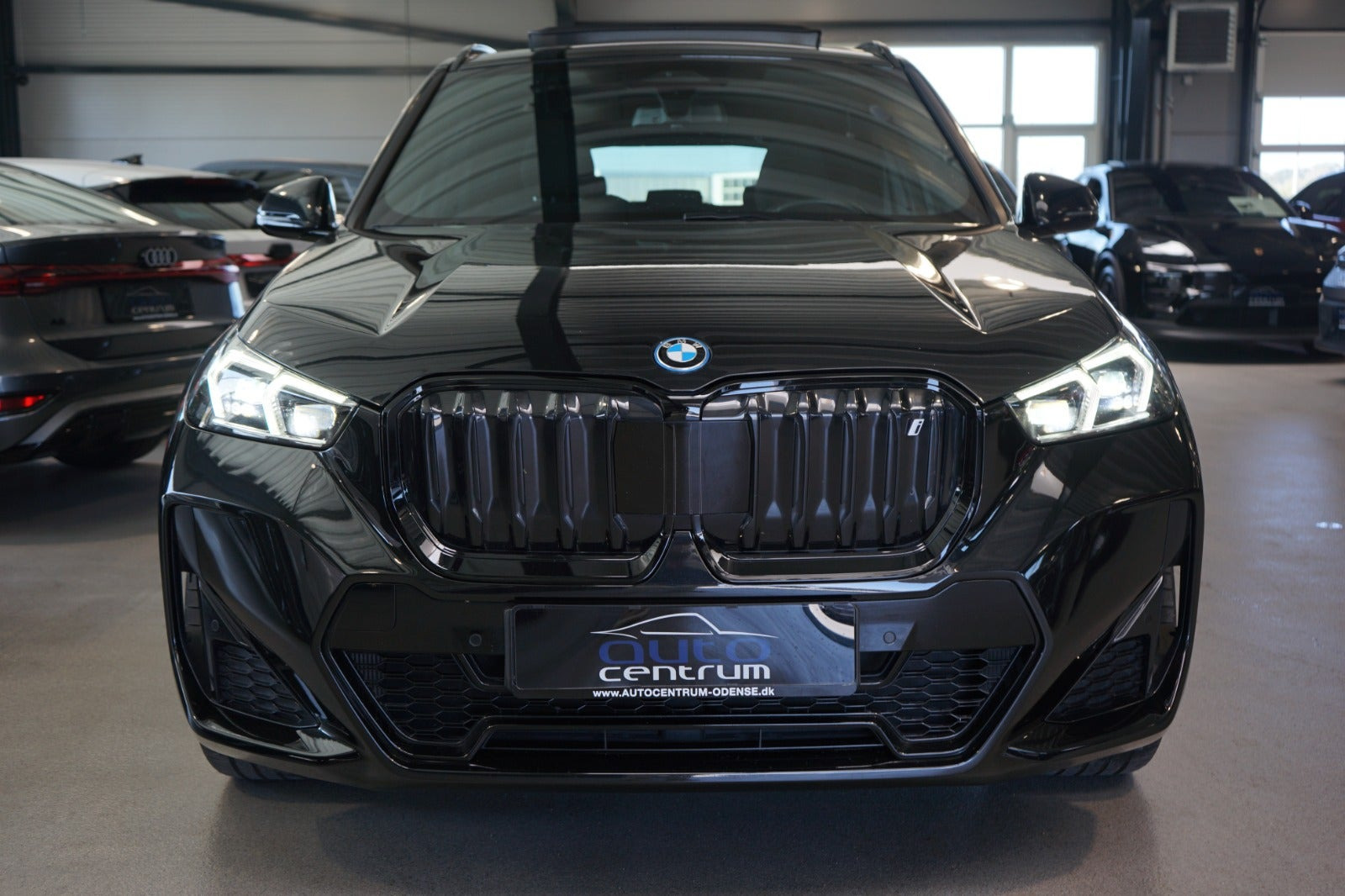 Sort BMW iX1 fra 2023