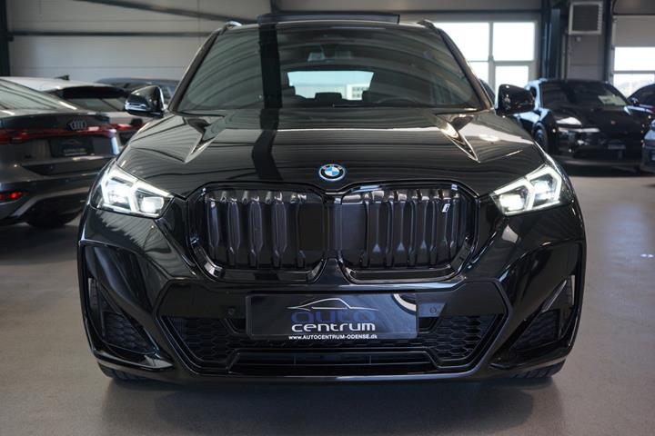 Sort BMW iX1 fra 2023
