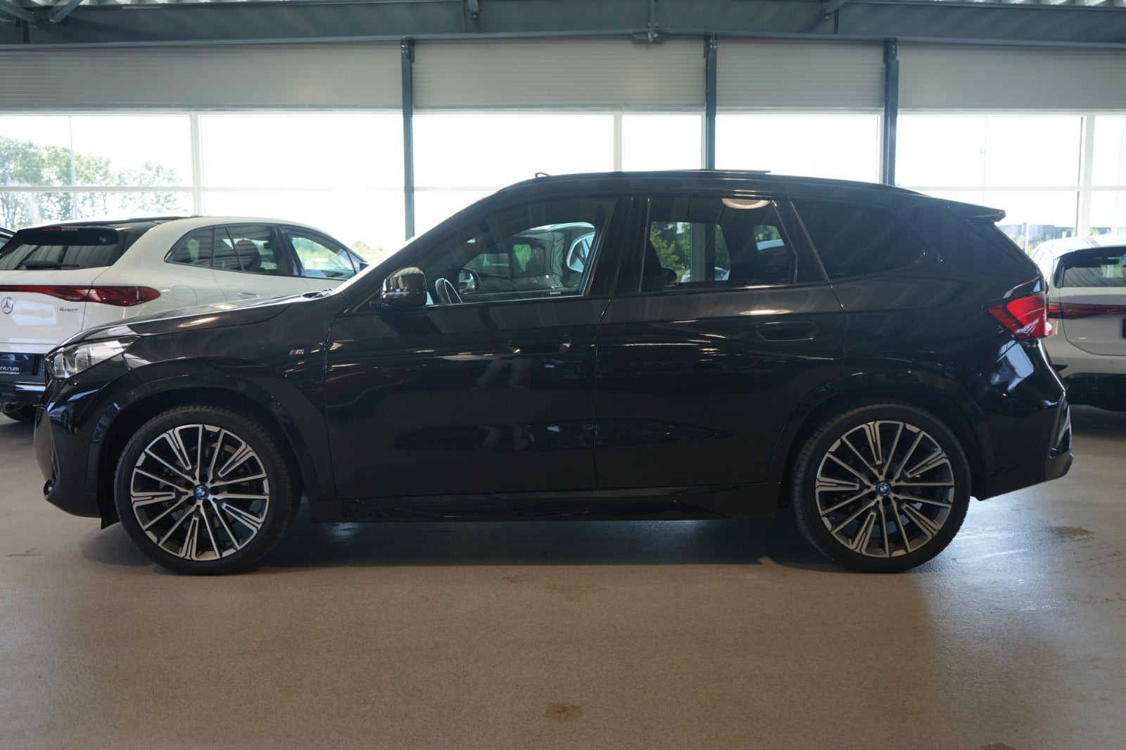 Sort BMW iX1 fra 2023