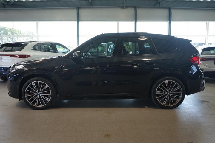 Sort BMW iX1 fra 2023