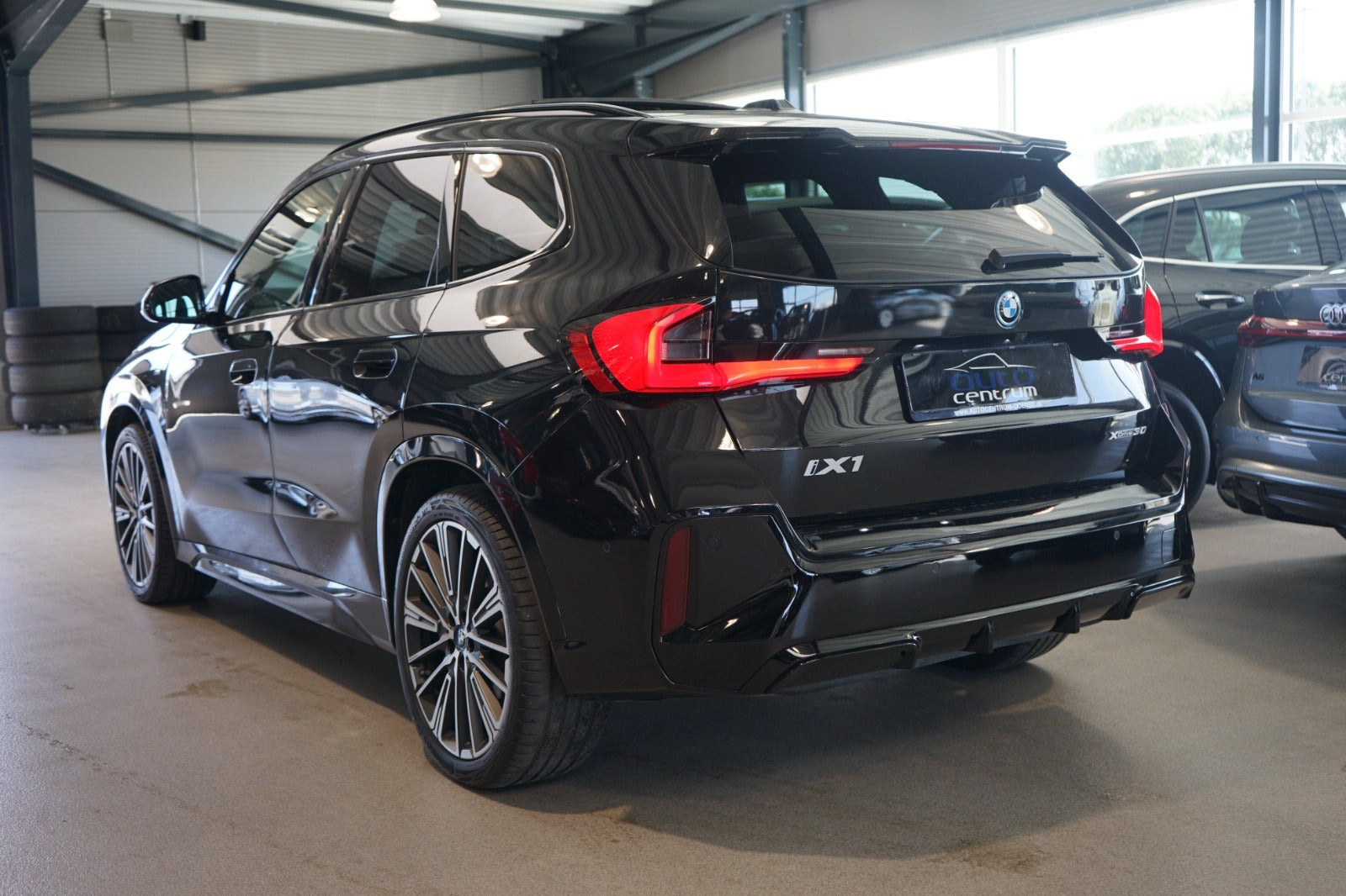 Sort BMW iX1 fra 2023
