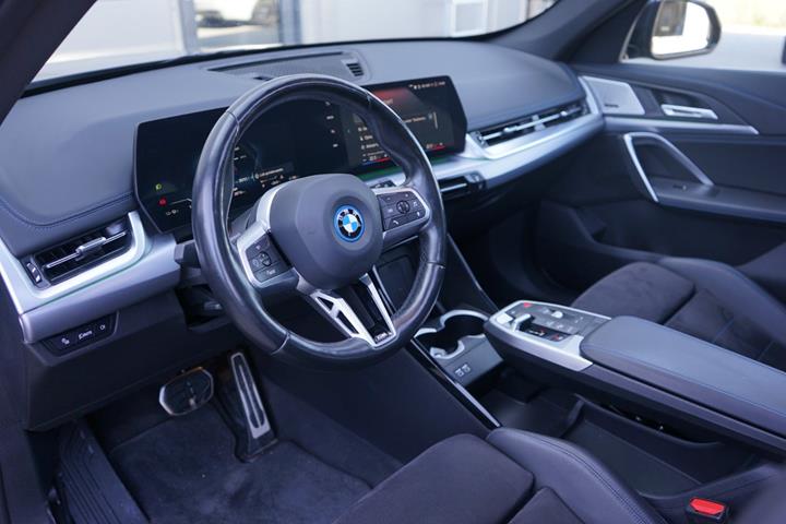 Sort BMW iX1 fra 2023