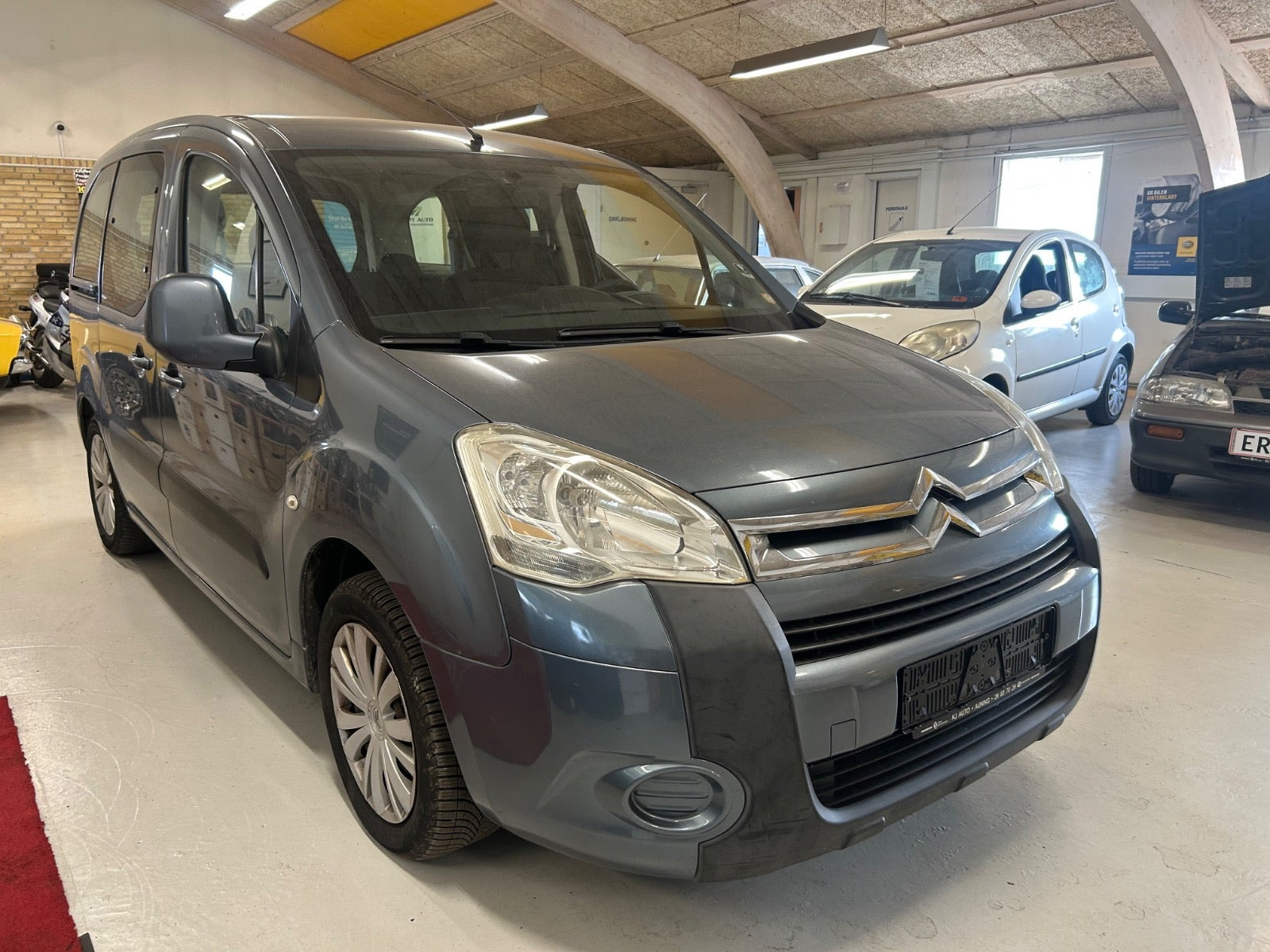 Grå Citroën Berlingo fra 2009