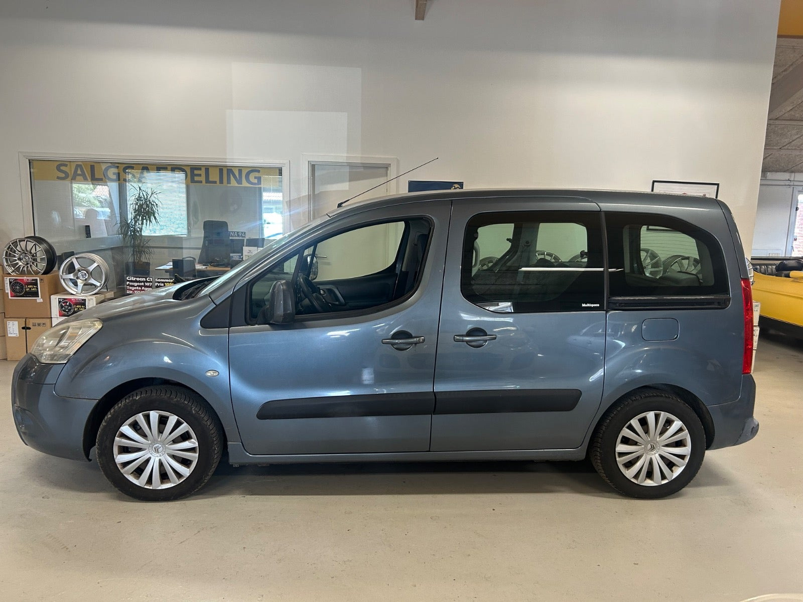 Grå Citroën Berlingo fra 2009