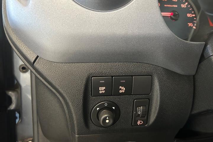 Grå Citroën Berlingo fra 2009