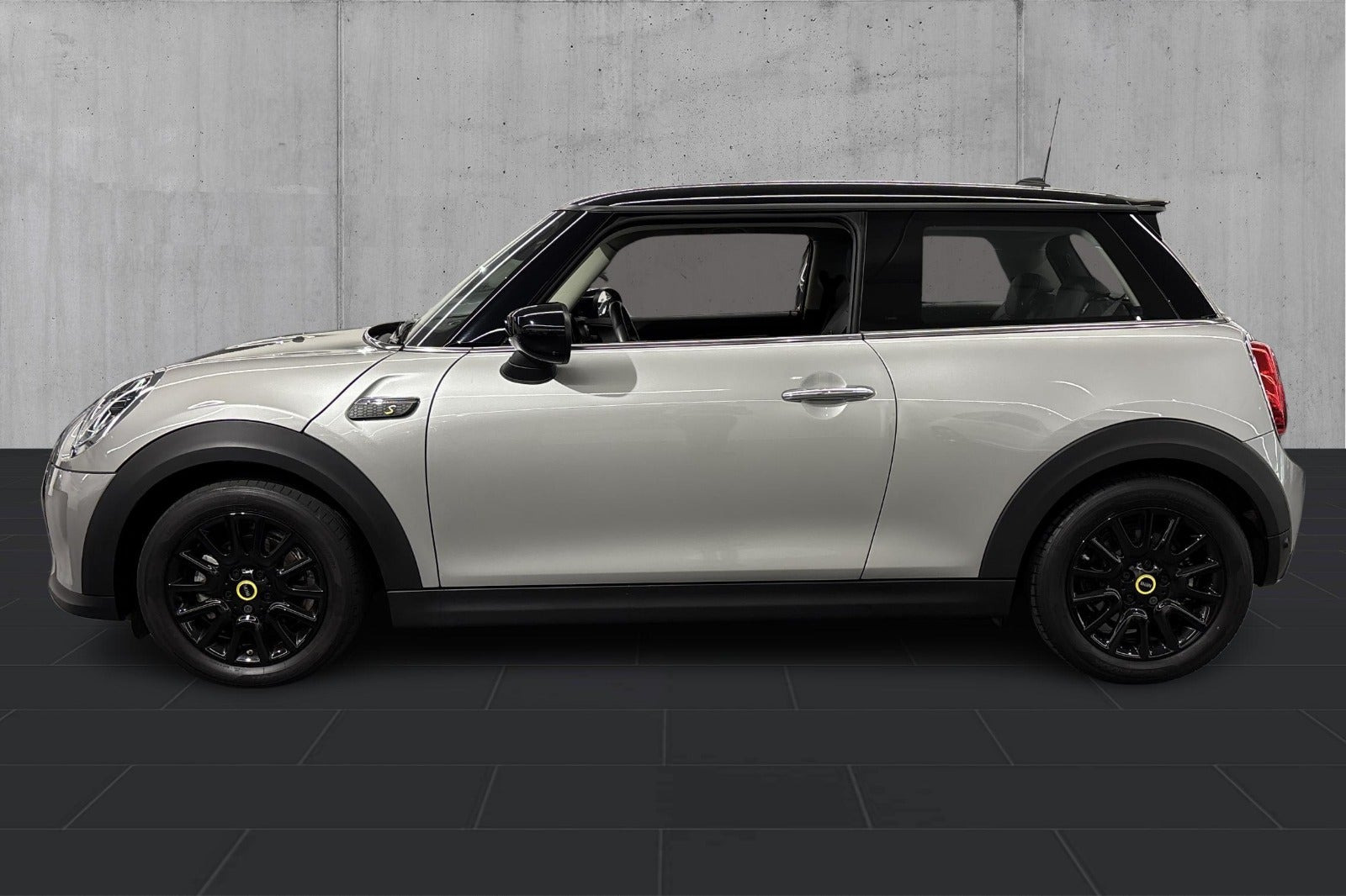 Sølv Mini Cooper SE fra 2023