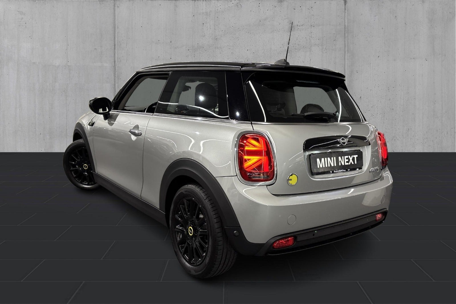 Sølv Mini Cooper SE fra 2023