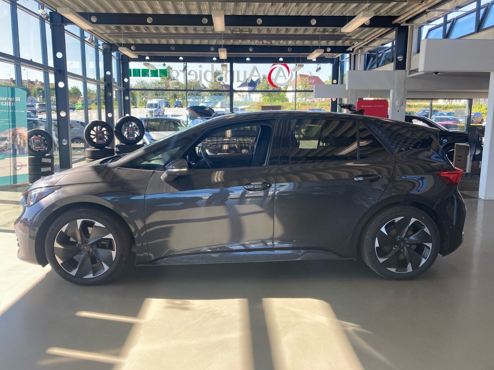 Grå Cupra Born fra 2023