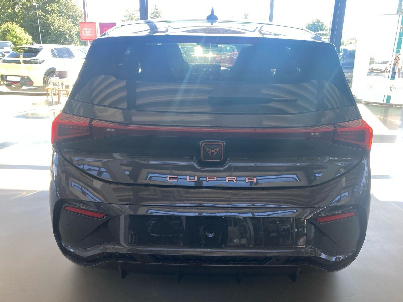 Grå Cupra Born fra 2023