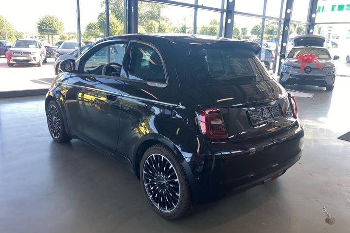 Sort Fiat 500e fra 2024