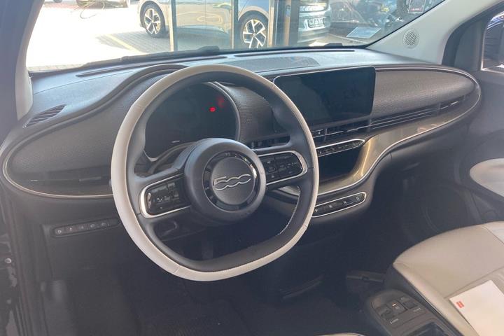 Sort Fiat 500e fra 2024