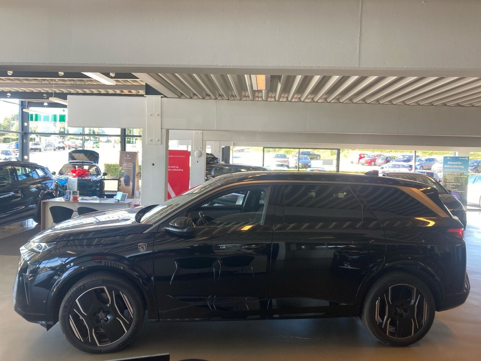 Sort Peugeot e-5008 fra 2024