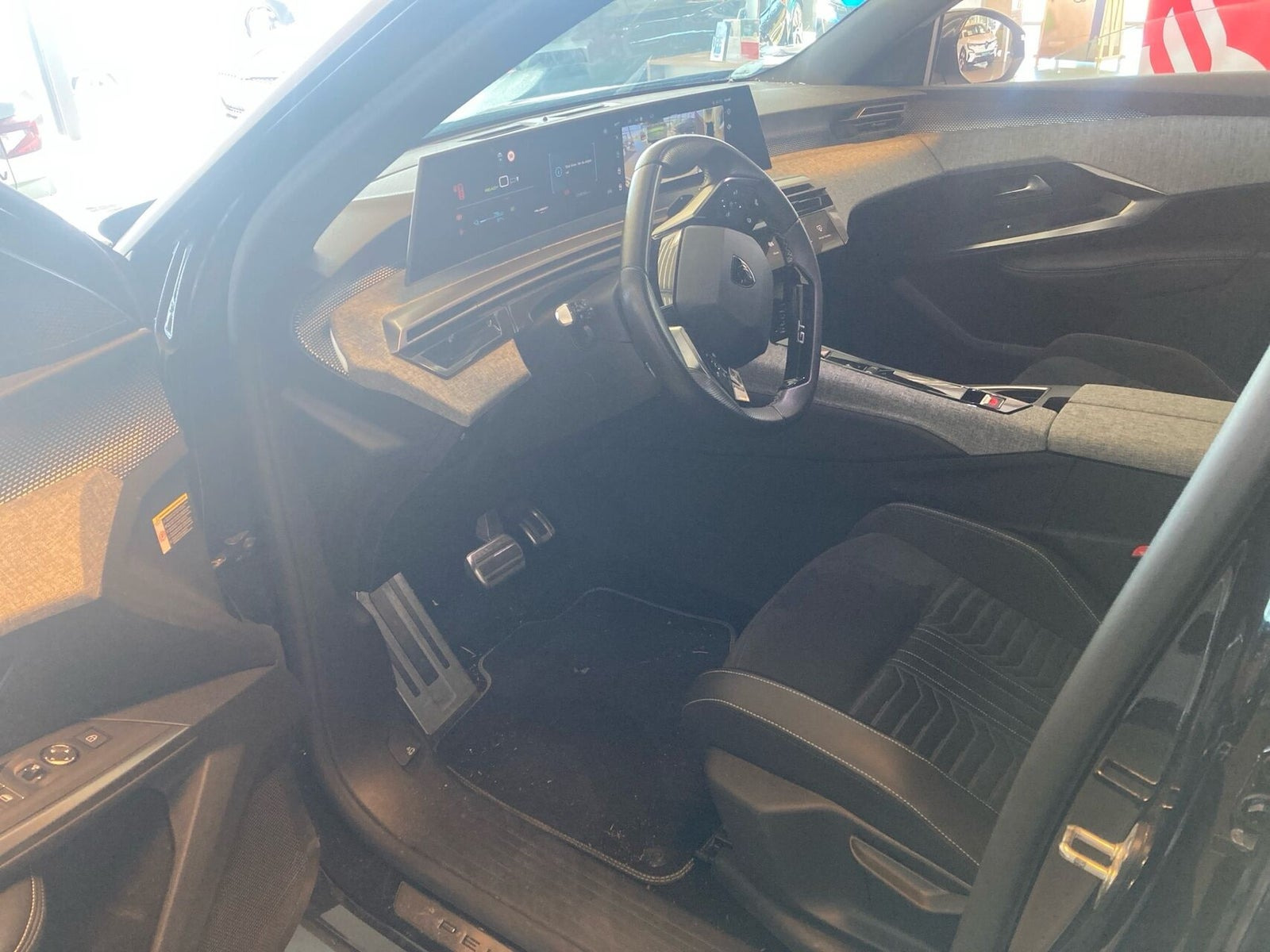 Sort Peugeot e-5008 fra 2024