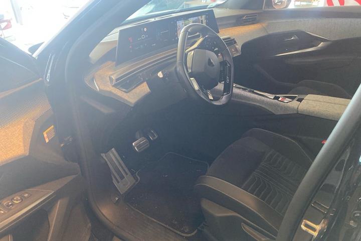 Sort Peugeot e-5008 fra 2024
