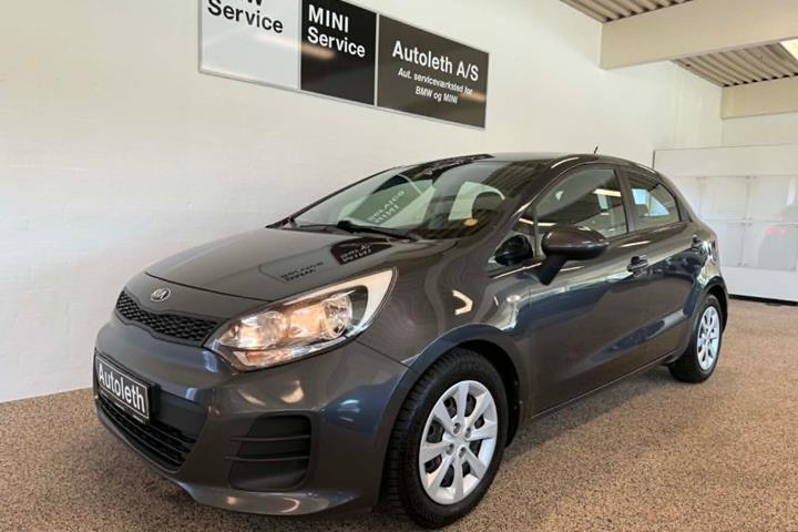 Grå Kia Rio fra 2015