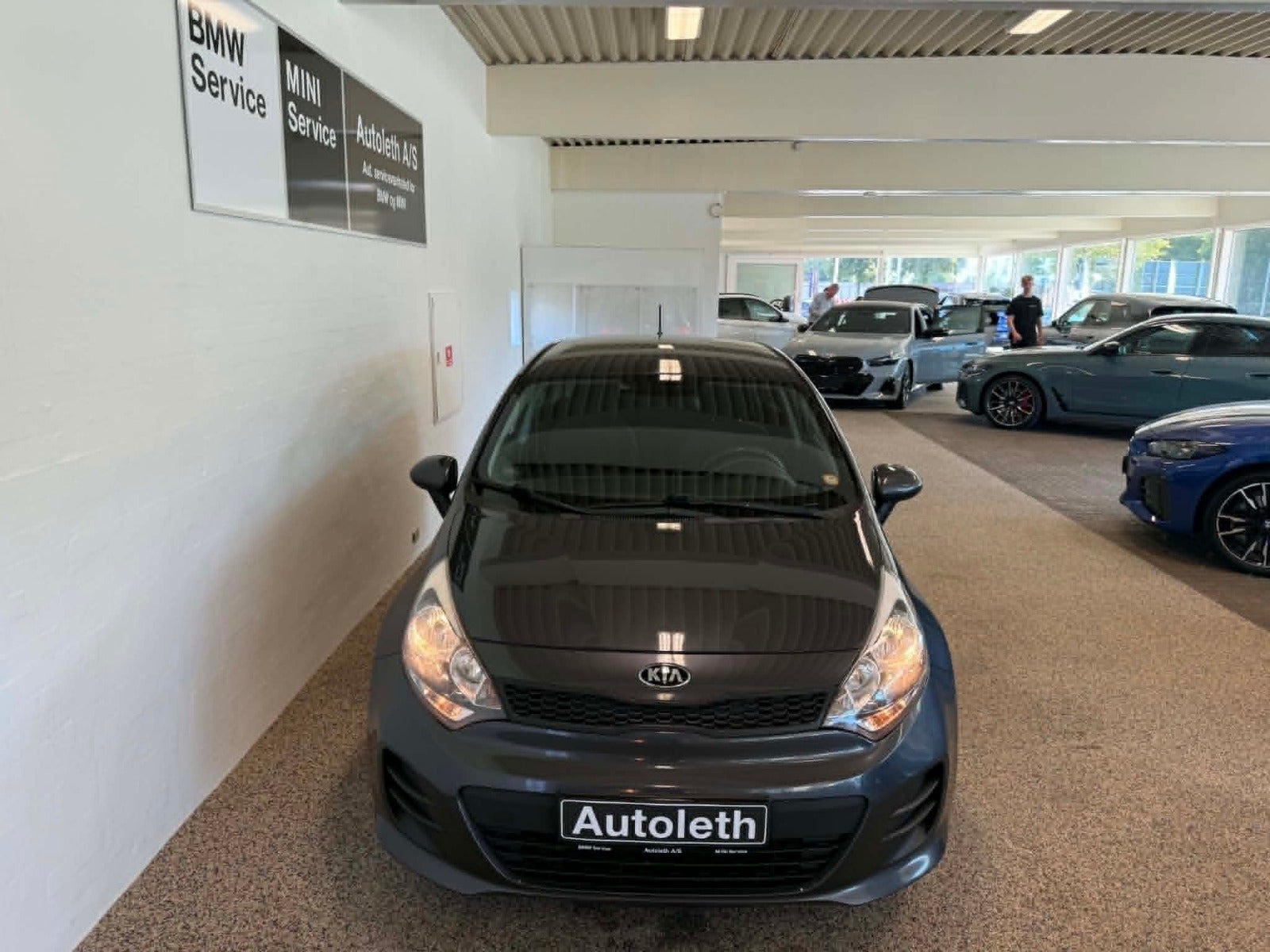 Grå Kia Rio fra 2015