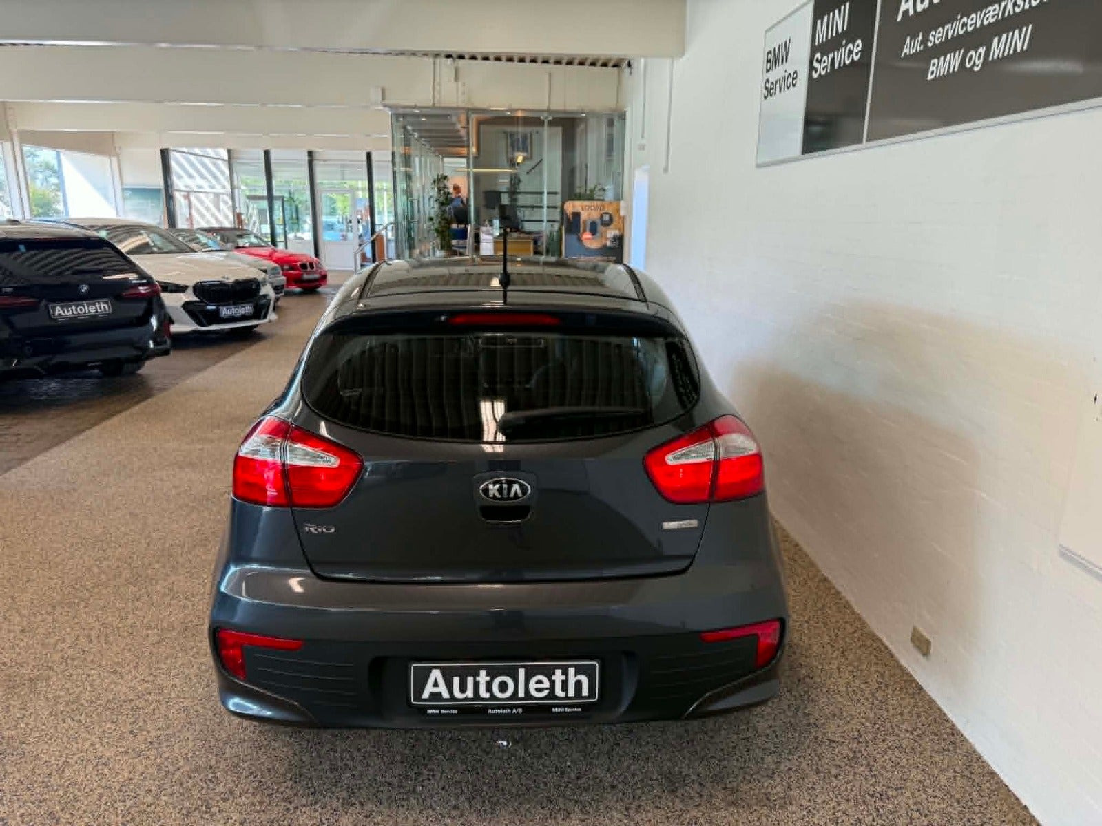 Grå Kia Rio fra 2015
