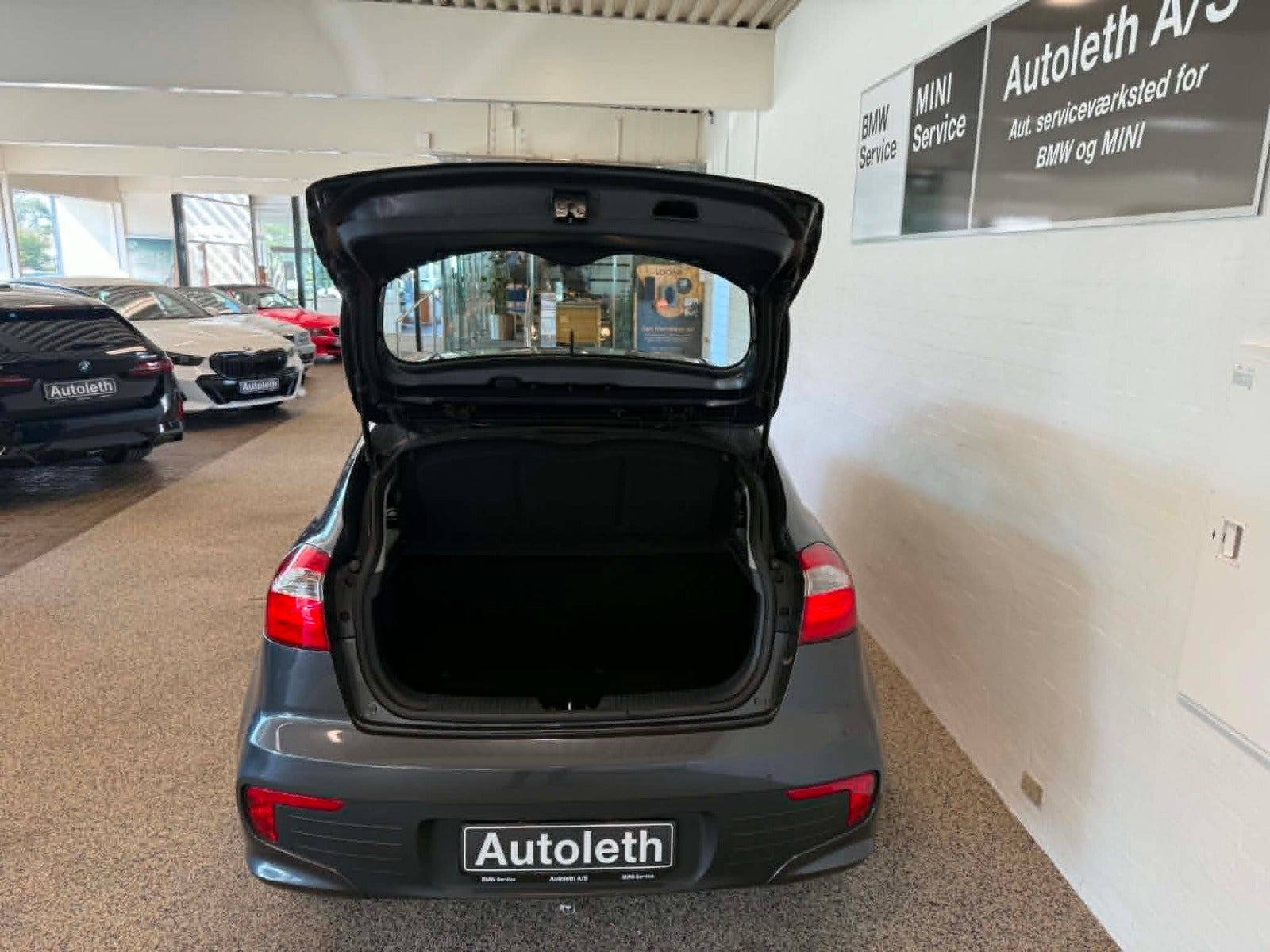 Grå Kia Rio fra 2015