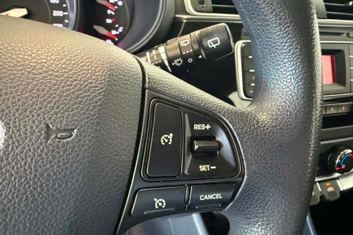Grå Kia Rio fra 2015