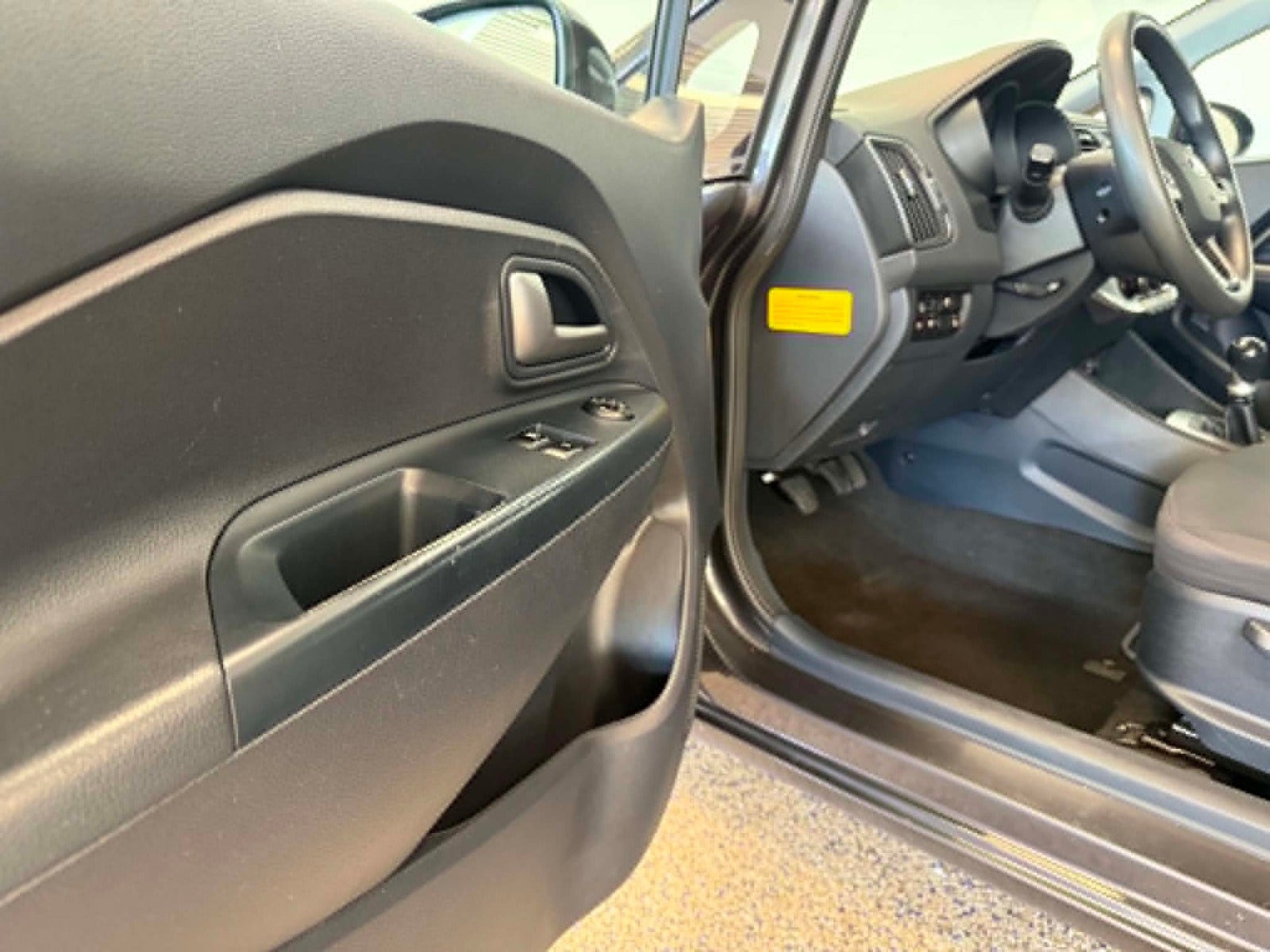 Grå Kia Rio fra 2015