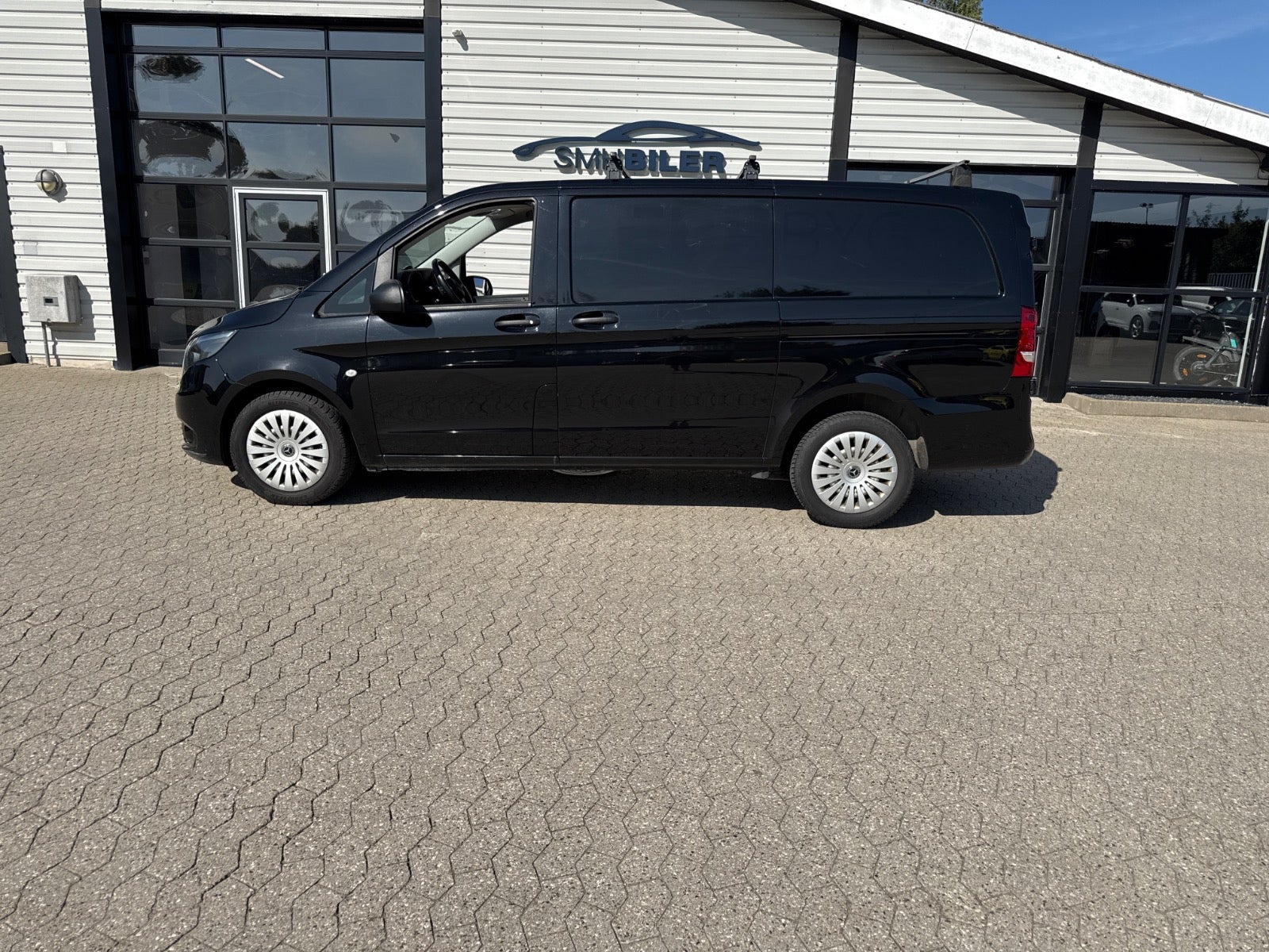 Sort Mercedes Vito 114 fra 2022