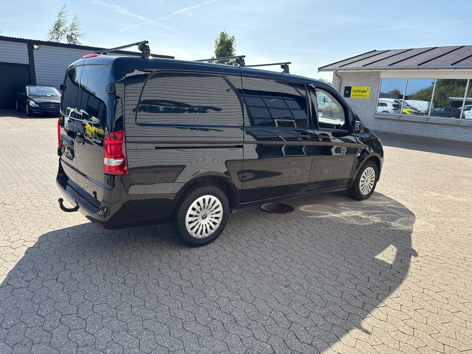 Sort Mercedes Vito 114 fra 2022
