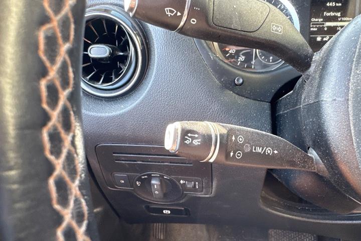 Sort Mercedes Vito 114 fra 2022