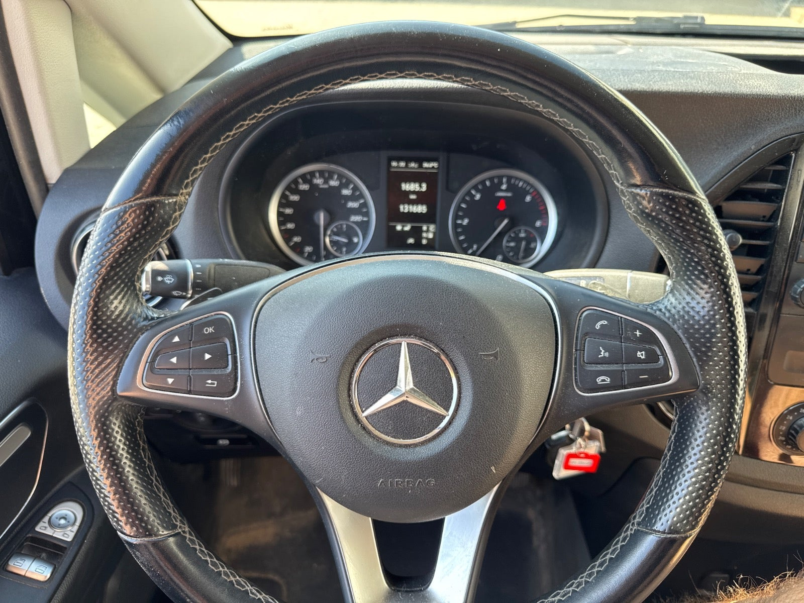 Sort Mercedes Vito 114 fra 2022