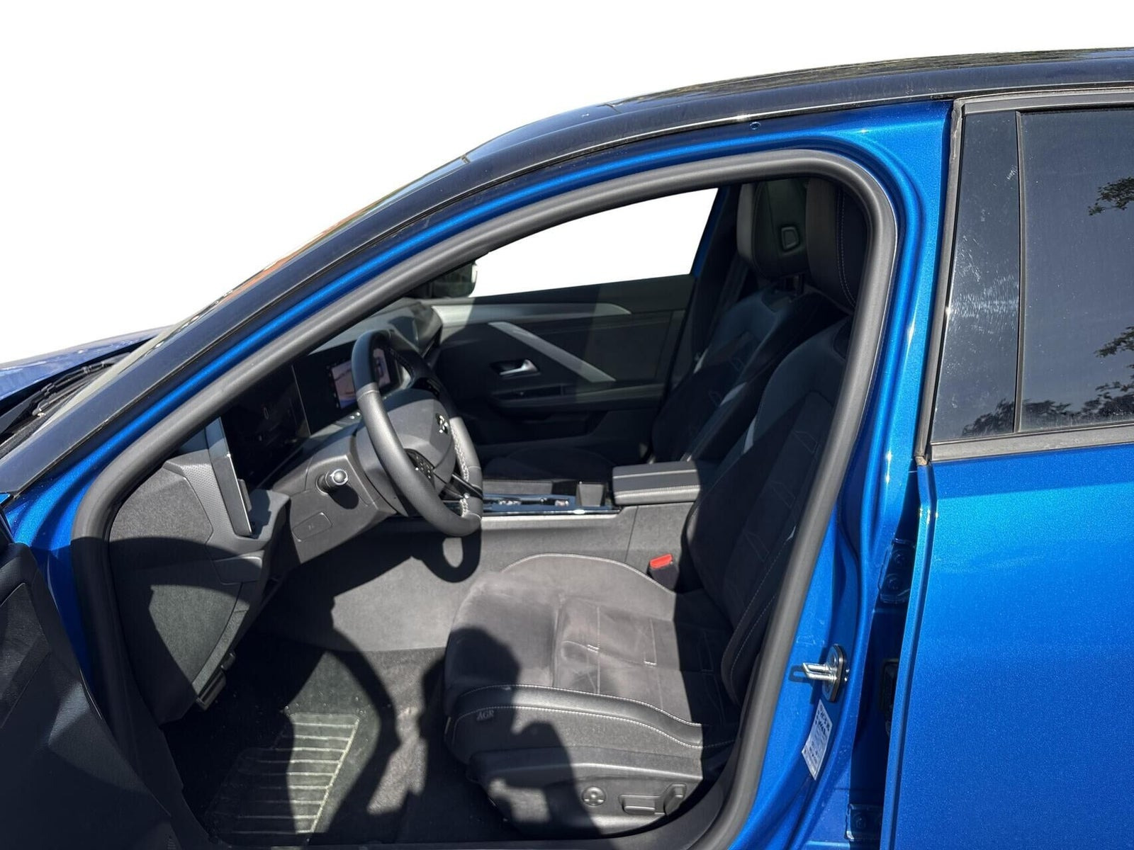 Blå Opel Astra-e fra 2023