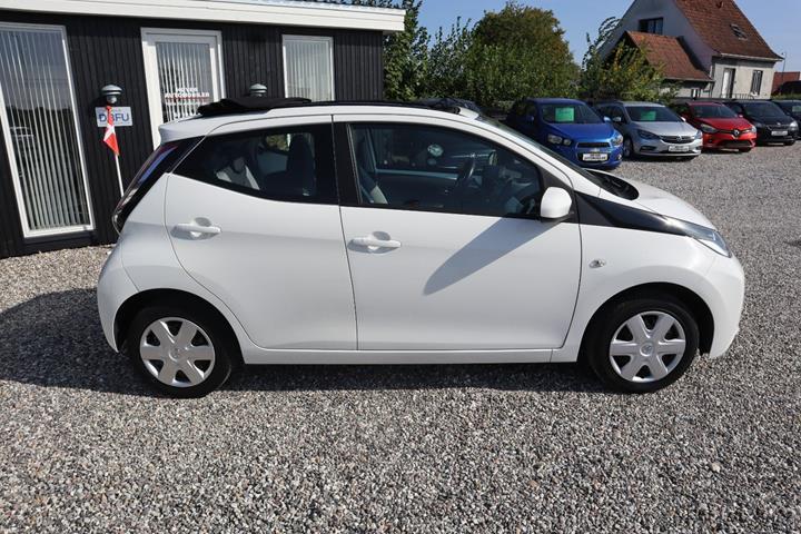 Hvid Toyota Aygo fra 2015