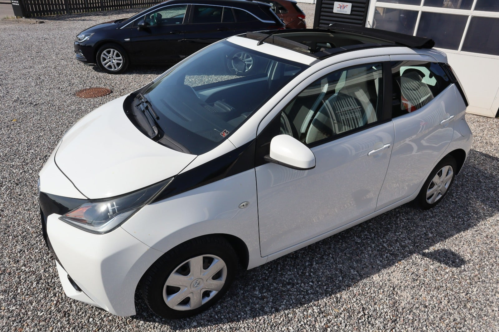 Hvid Toyota Aygo fra 2015