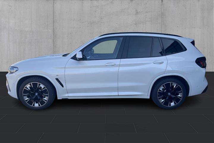 Hvid BMW iX3 fra 2023