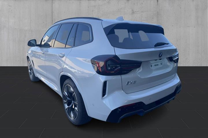 Hvid BMW iX3 fra 2023