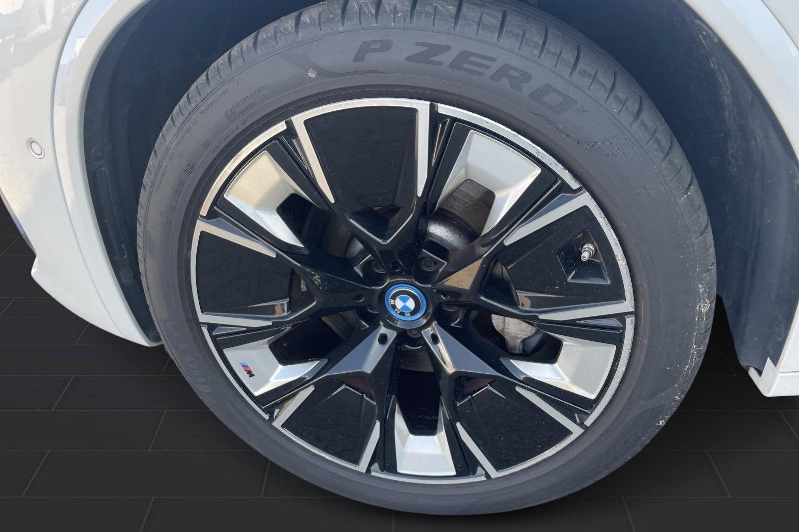 Hvid BMW iX3 fra 2023