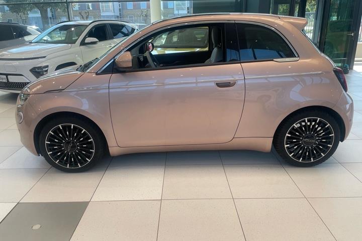 Grå Fiat 500e fra 2024