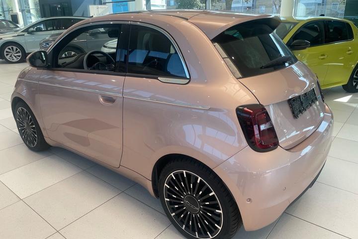 Grå Fiat 500e fra 2024