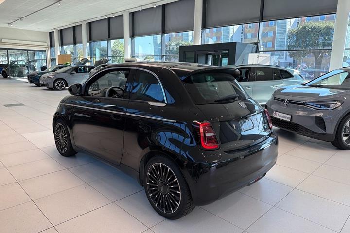 Sort Fiat 500e fra 2024