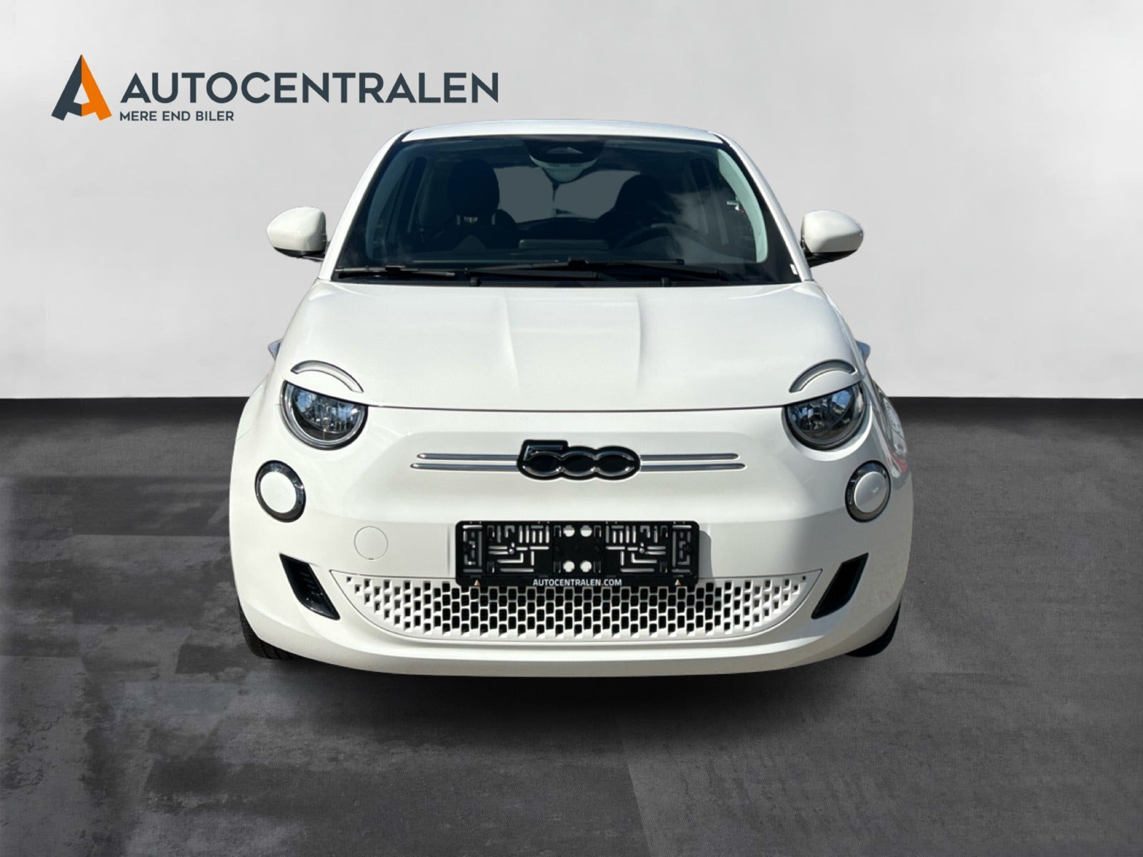 Hvid Fiat 500e fra 2023