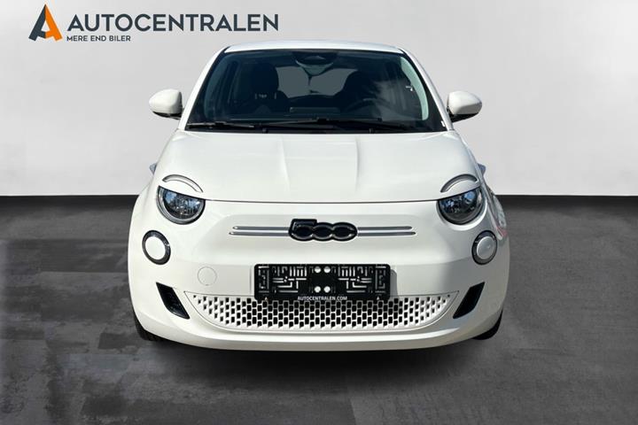 Hvid Fiat 500e fra 2023