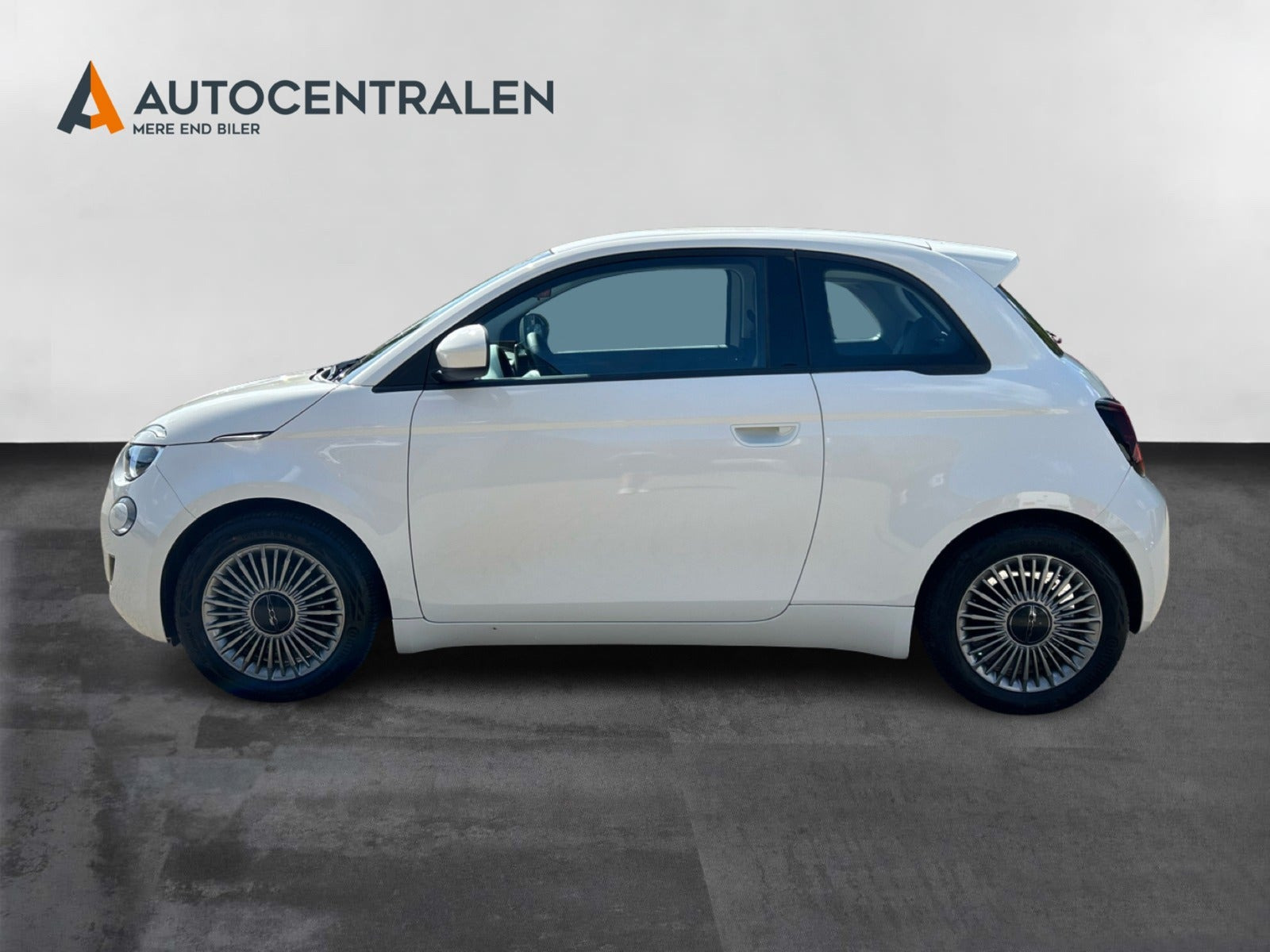 Hvid Fiat 500e fra 2023