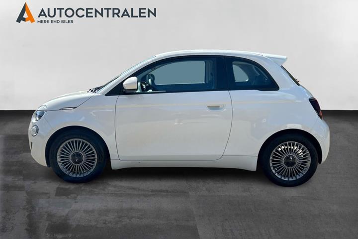 Hvid Fiat 500e fra 2023
