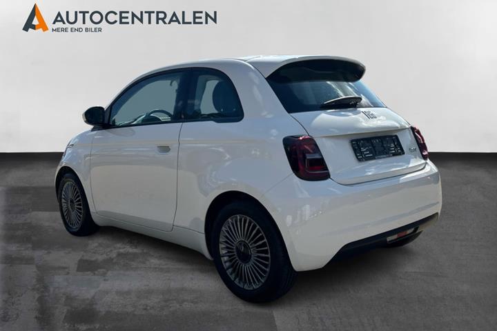 Hvid Fiat 500e fra 2023