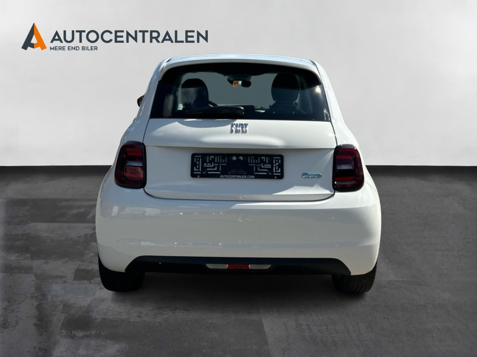 Hvid Fiat 500e fra 2023