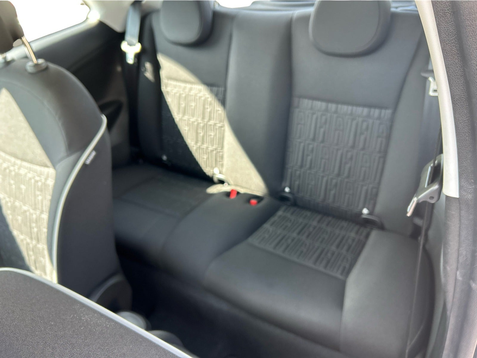 Hvid Fiat 500e fra 2023