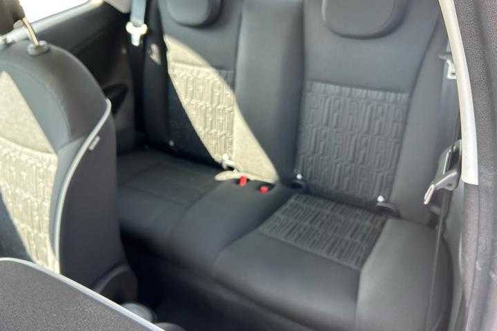 Hvid Fiat 500e fra 2023