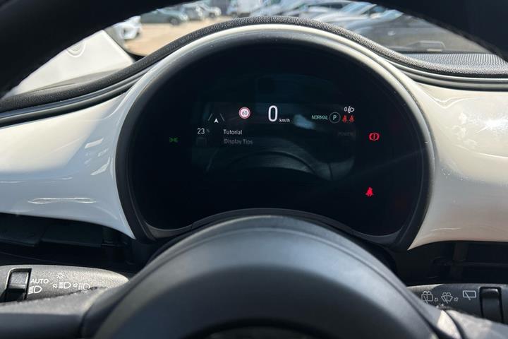 Hvid Fiat 500e fra 2023